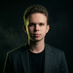 Сергей — менеджер студии «Слепой Хамелеон»